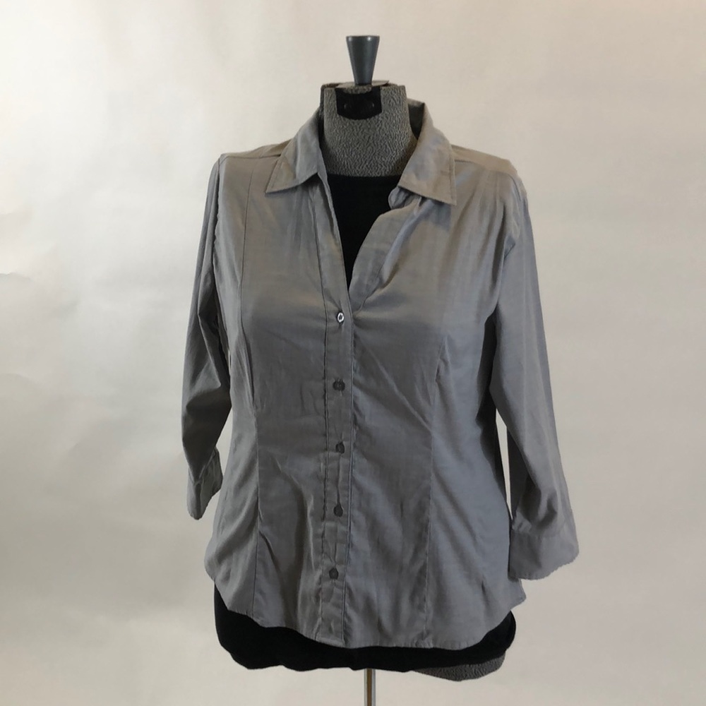 Lee button up shirt size Medium